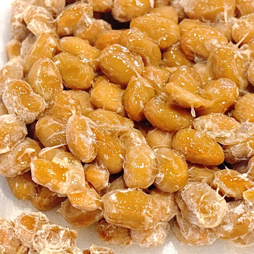 納豆に見られる「白いつぶつぶ」の正体