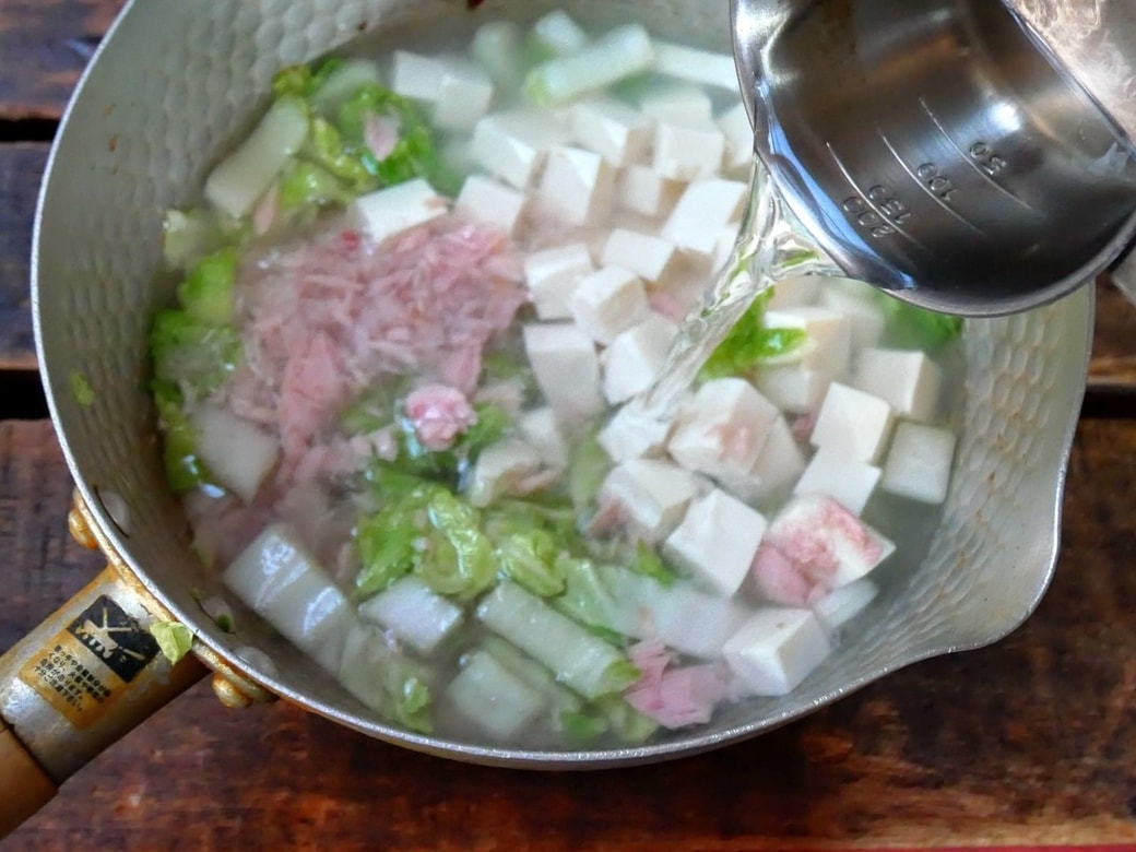 水を加えているところ