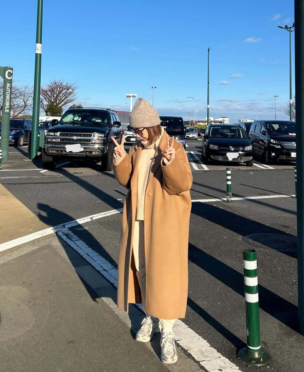 ベージュのワントーンでまとめて上品な雰囲気に。