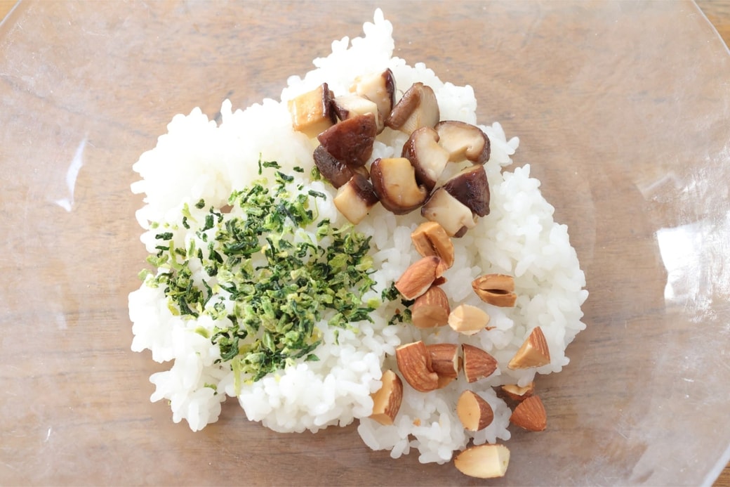 「ひろしとしいたけとアーモンドのおにぎり」