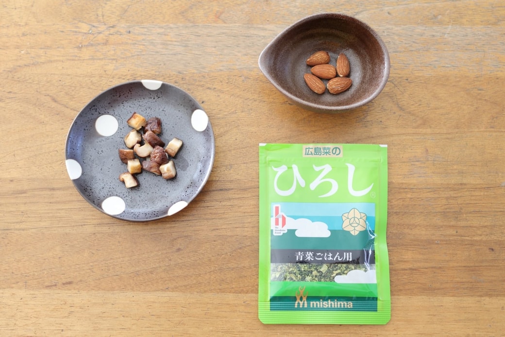 「ひろしとしいたけとアーモンドのおにぎり」