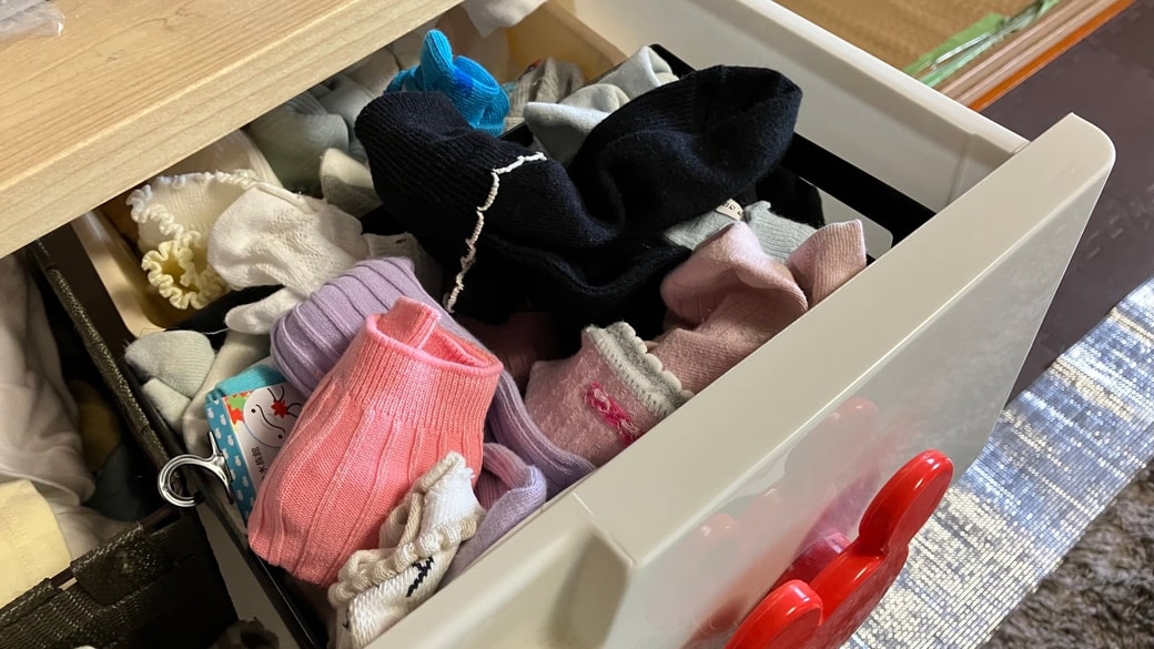 ぐちゃぐちゃに収納された靴下
