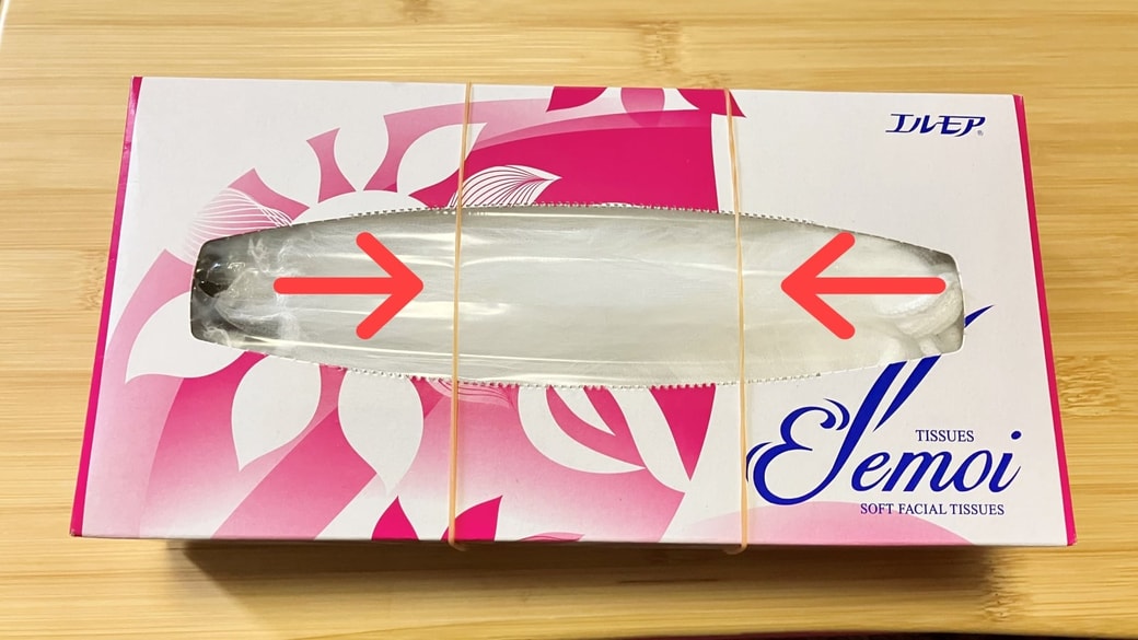 輪ゴムを通したティッシュの空き箱