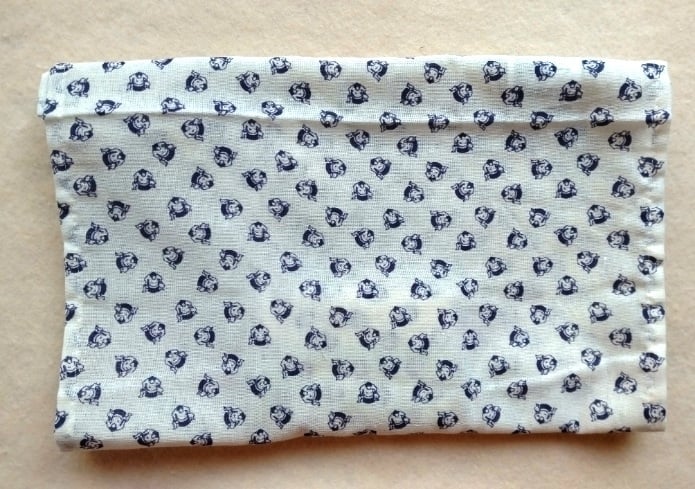 ティッシュを包んだ状態で裏返す