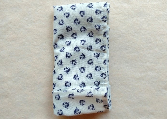 左側を折ったところ