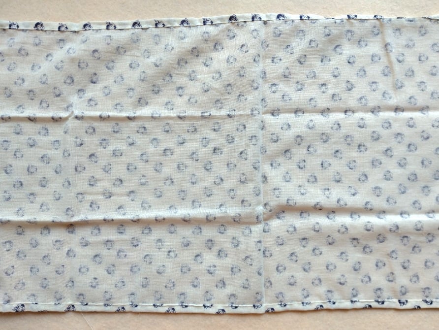 手ぬぐいを広げる