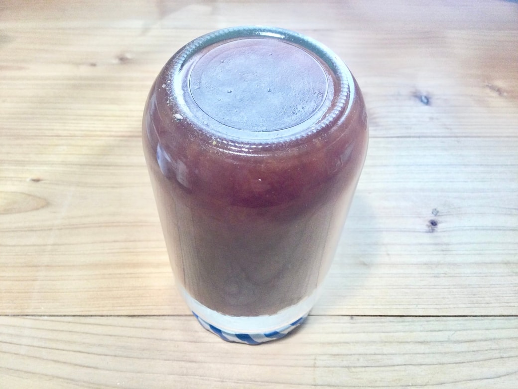 瓶を逆さにして置く