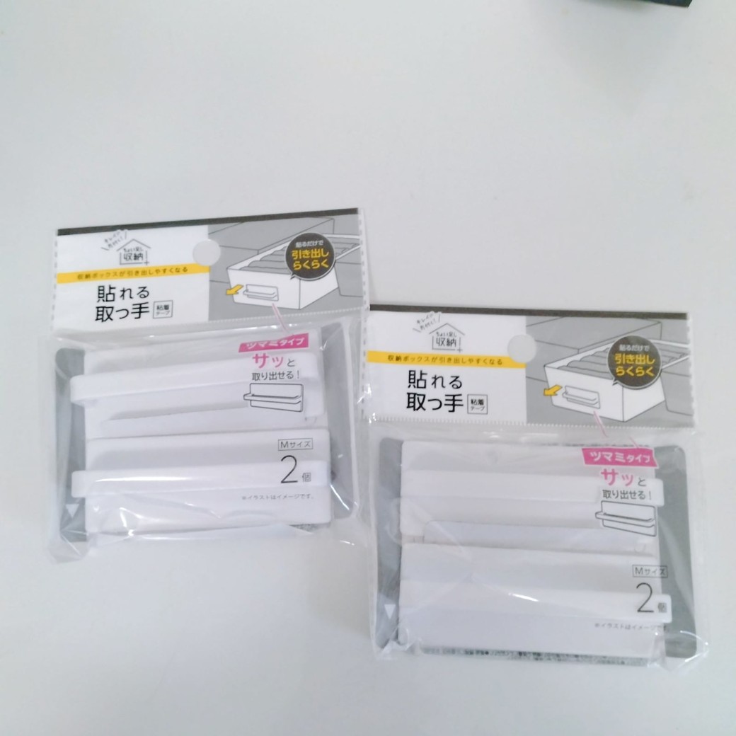 ダイソーピタッと貼れる取っ手（可動式）