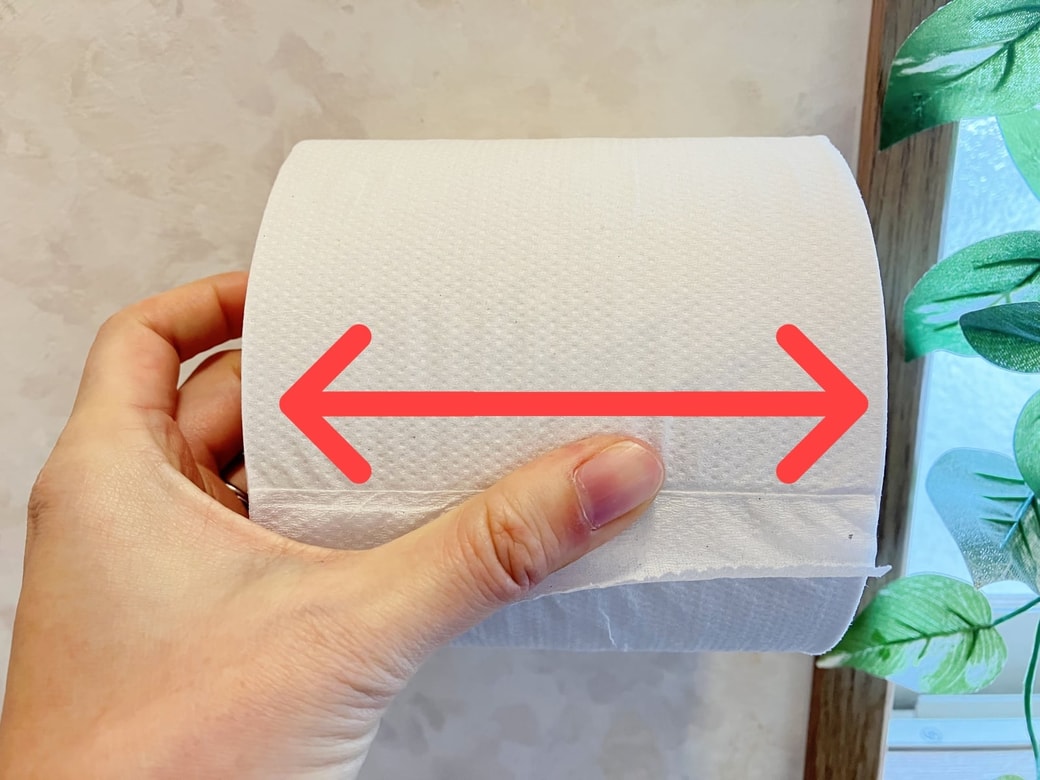 のりづけ部分をなぞっている様子