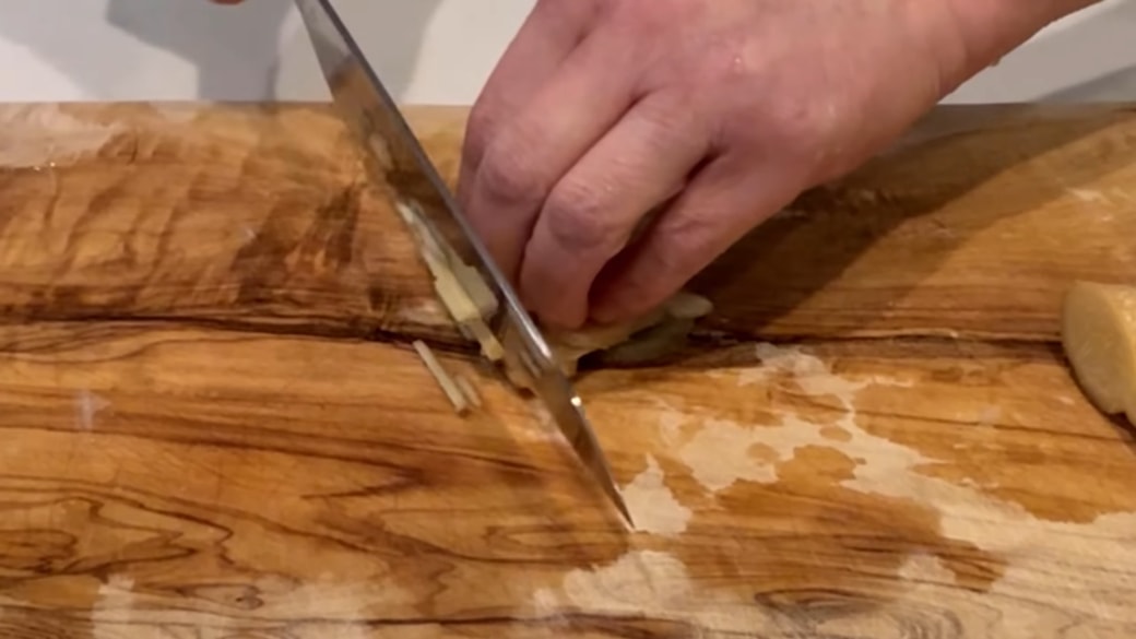 千切りするしょうが