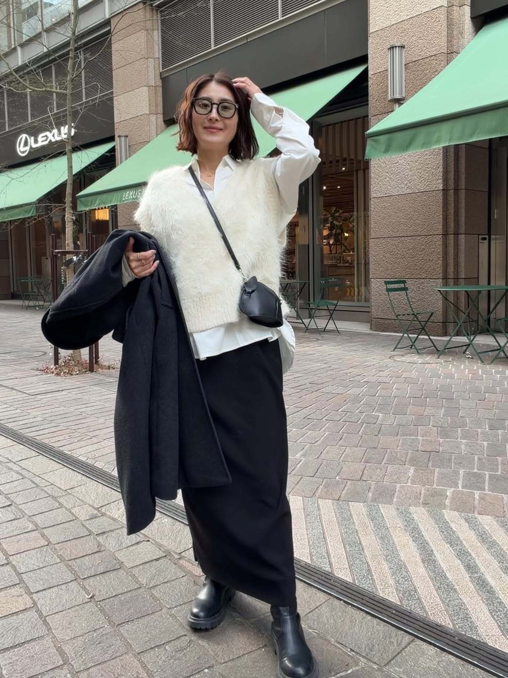 レイヤードでお腹まわりをナチュラルにカバー。