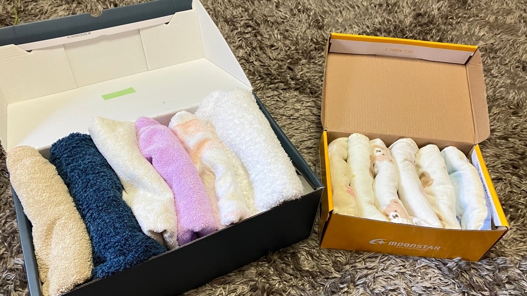 タオルを収納した靴の空き箱
