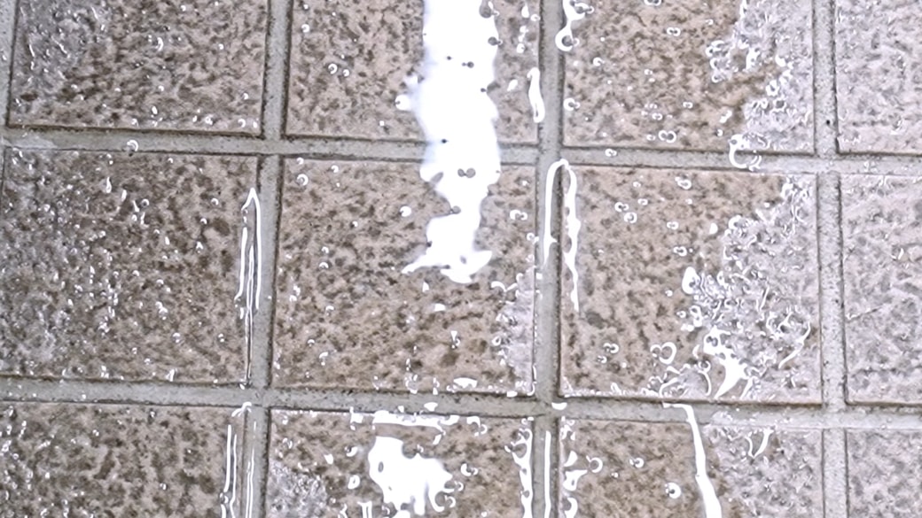 水でぬらした玄関