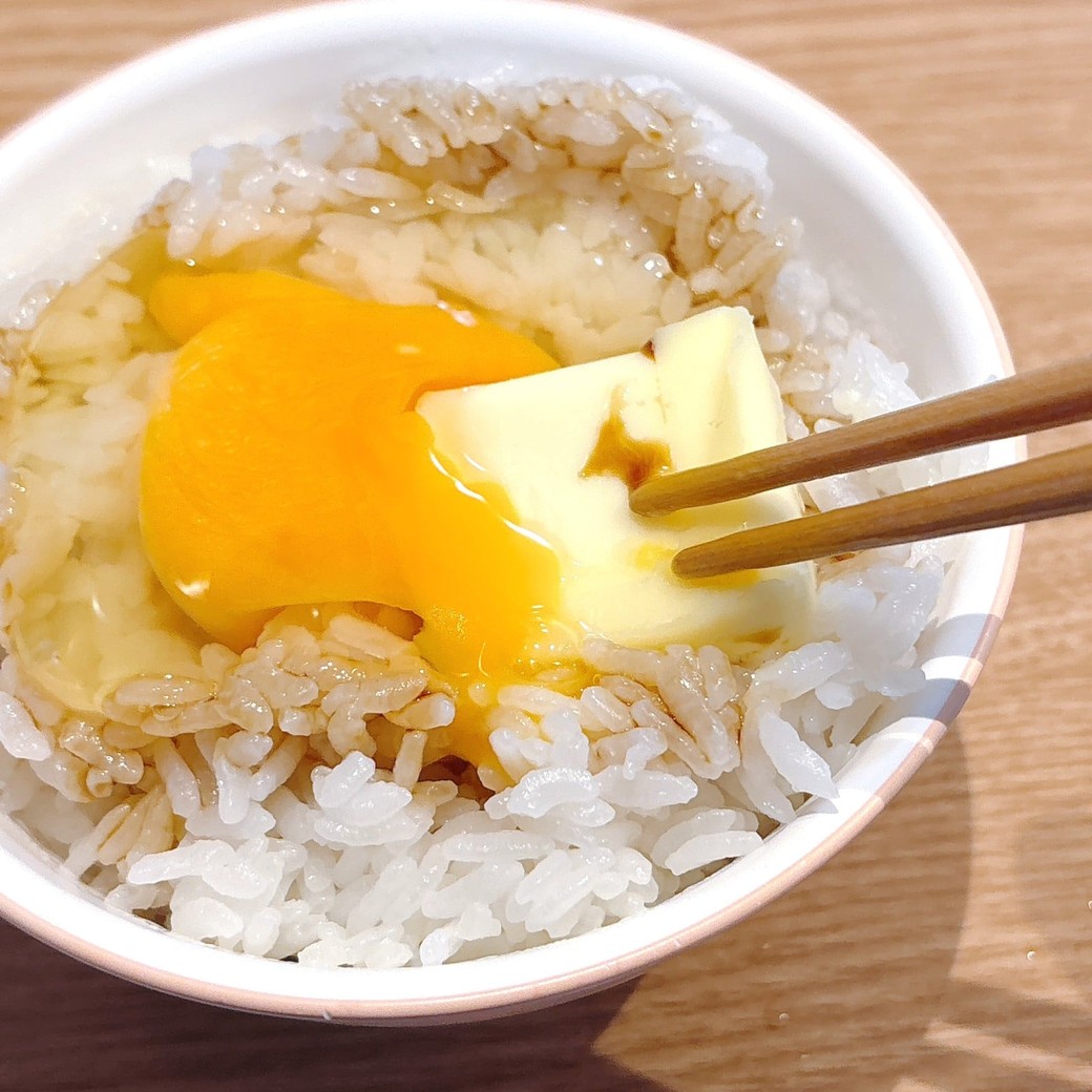 ごはんの熱でバターがとける