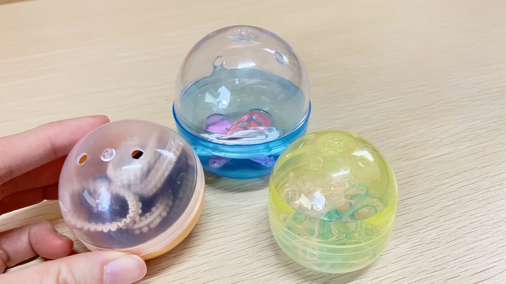 カプセルトイに収納した小物