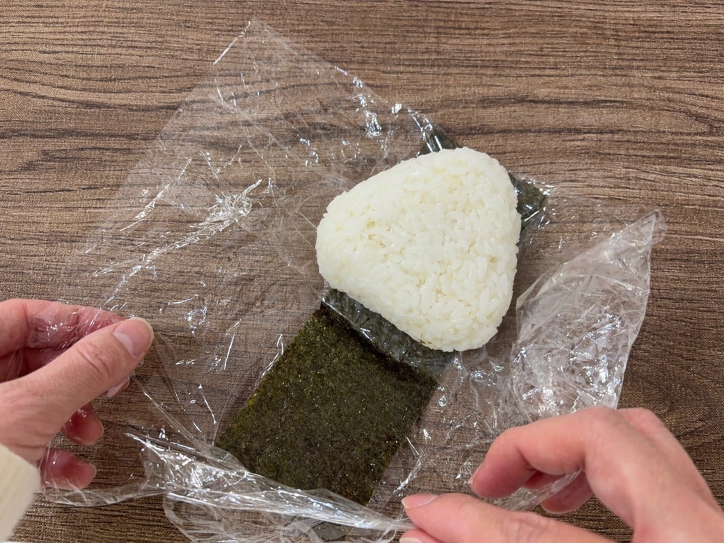 食べるときはラップを開く