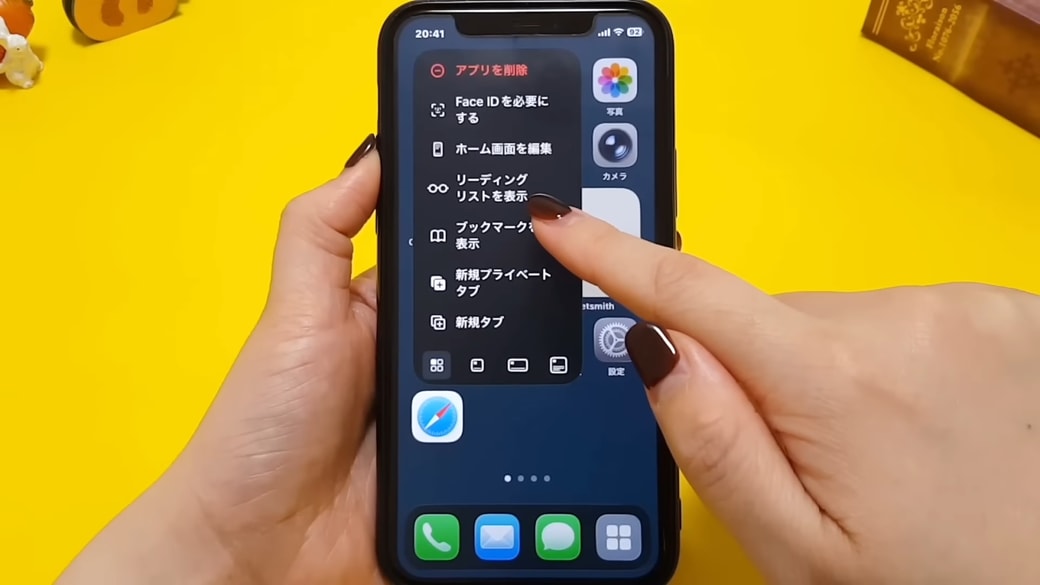 Safariアプリを長押しして「ブックマークを表示」をタップする