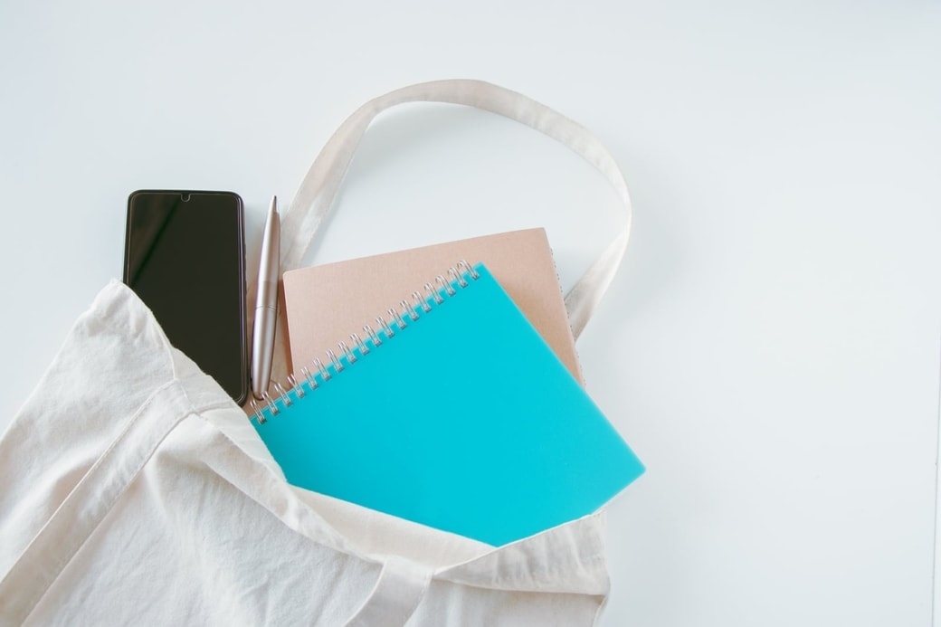 バッグに手帳