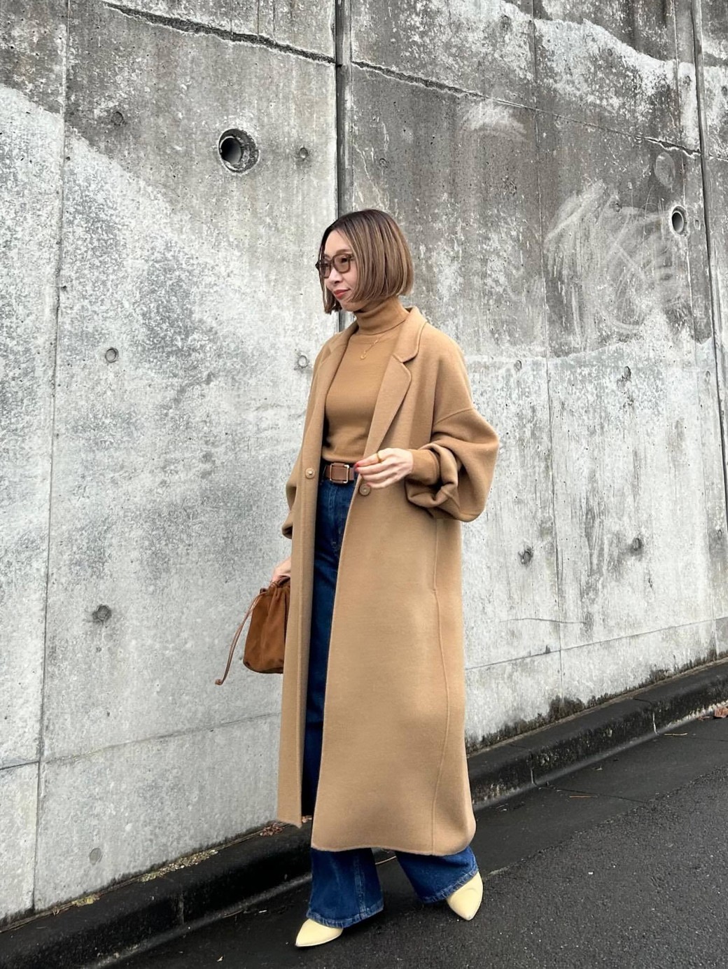 キャメル×デニムで大人の上品カジュアルの完成。