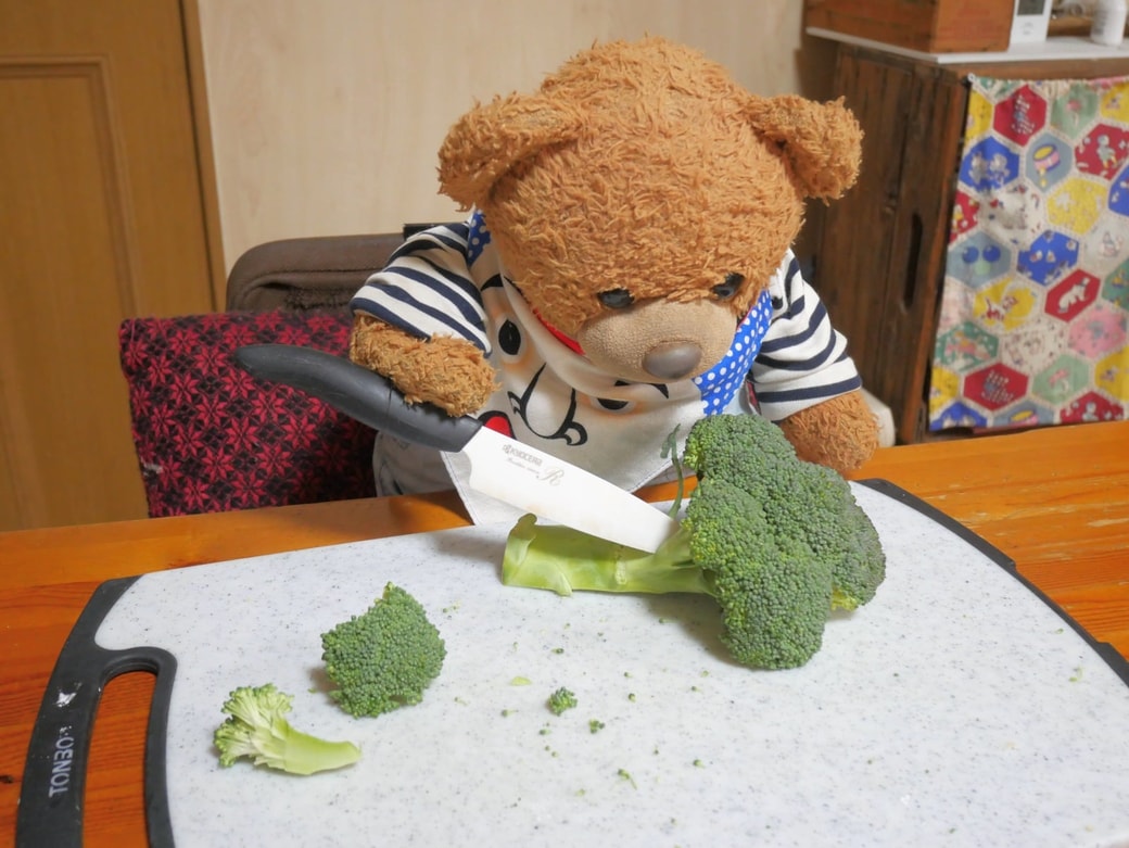 ブロッコリーを切る