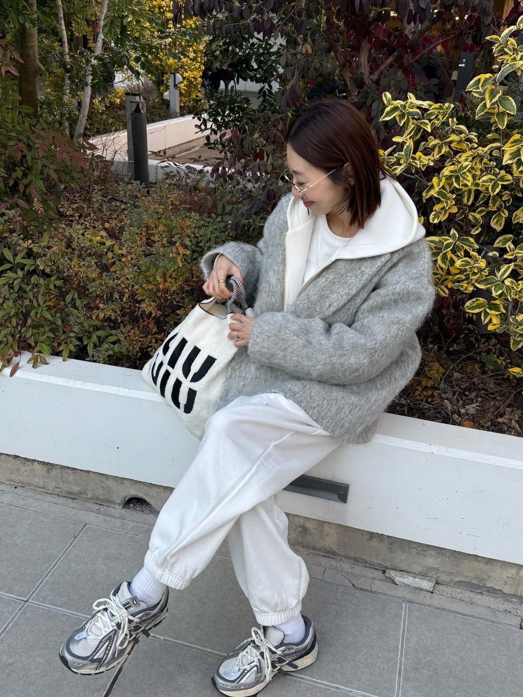 白を組み合わせて、清潔感のあるさわやかカジュアルが完成。