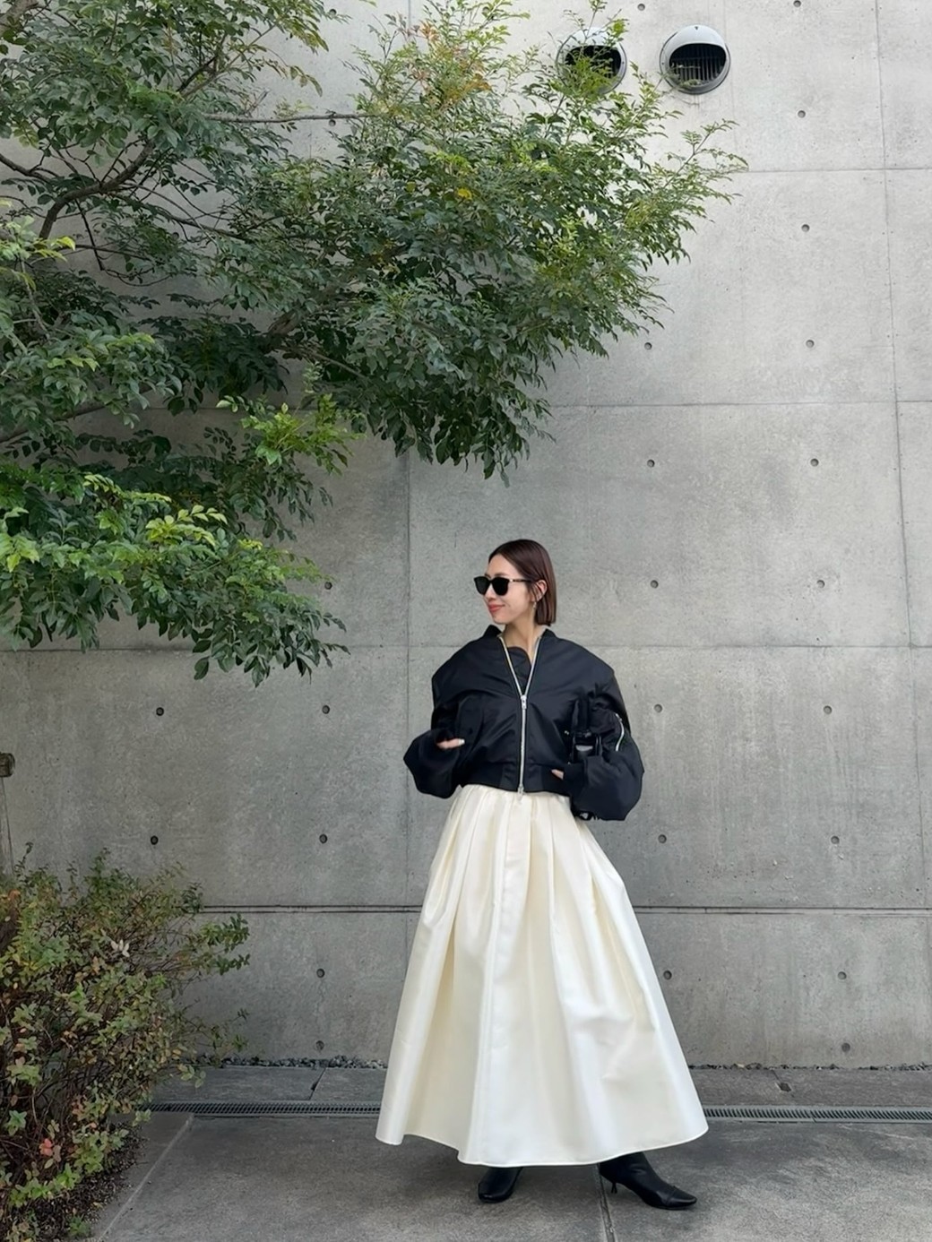 小物もモノトーンでまとめて、スッキリとクリーンな印象に。