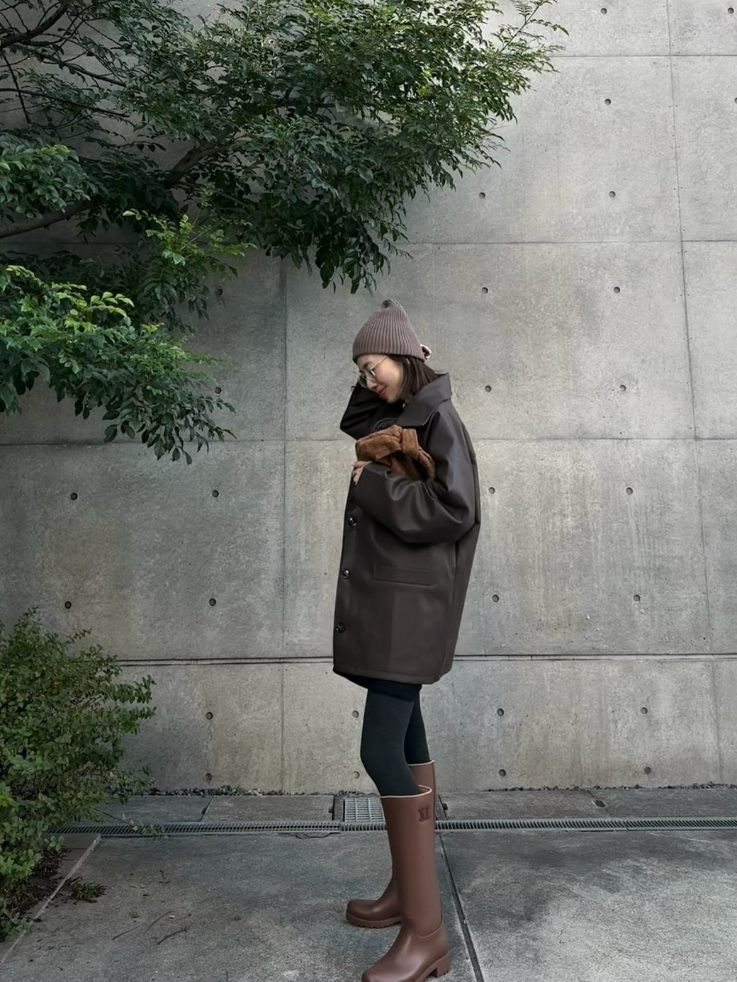 ブラウンのワントーンコーデで大人の洗練カジュアルに。