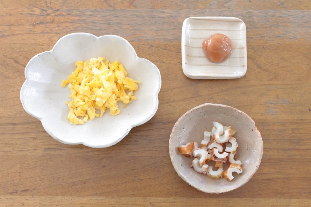 梅とちくわと卵のおにぎり