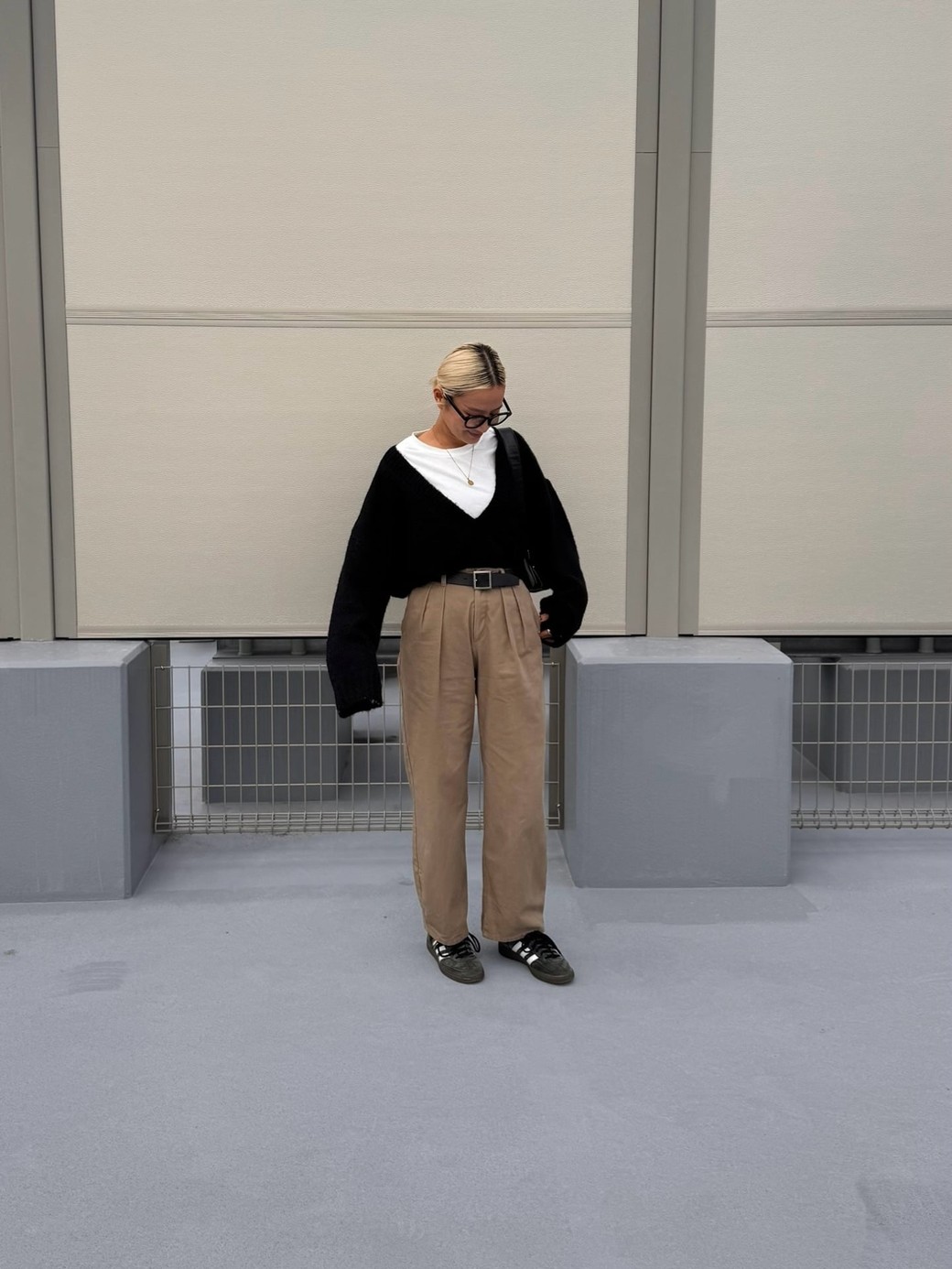 ウエストインするだけでバランスよく、新鮮なコーデに。