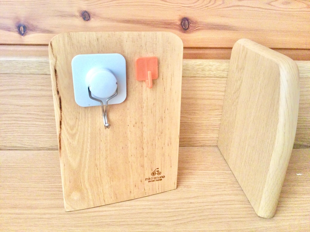 ブックエンドにフックをつける