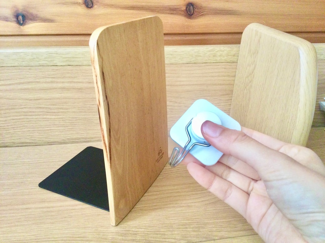 ブックエンドと壁掛けフック