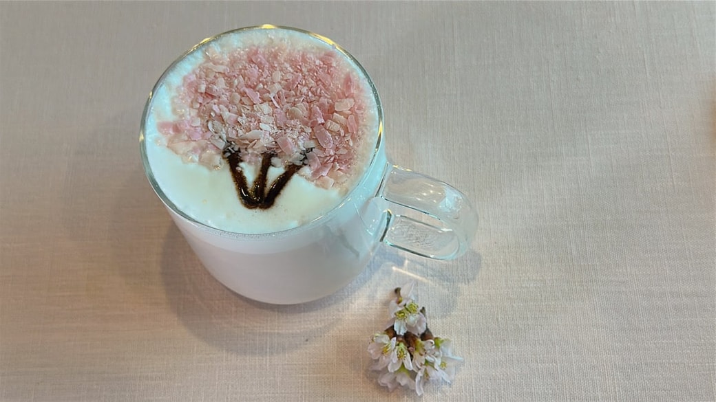 桜さくよ白桃フラペチーノ
