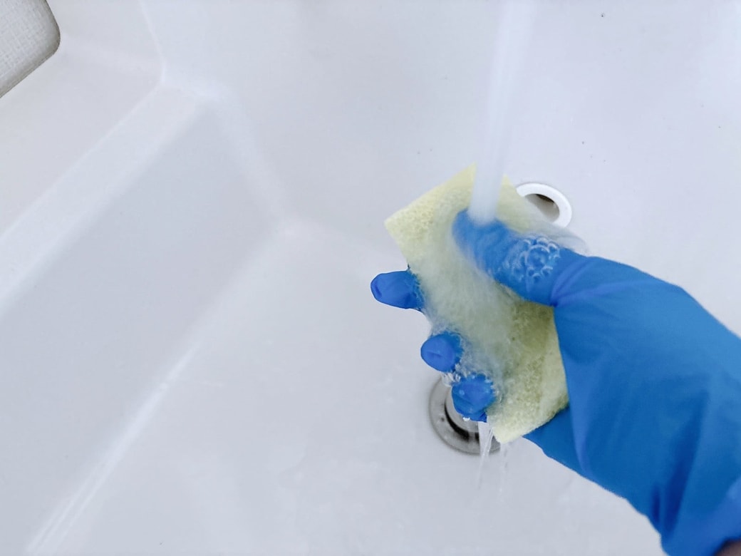 クエン酸パッドを軽く水で濡らす