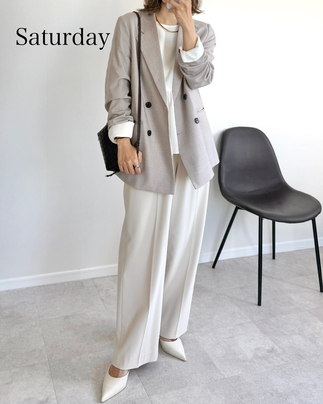 明るいカラーでまとめて洗練された印象に。