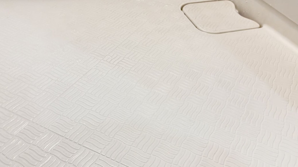 掃除後のお風呂の床