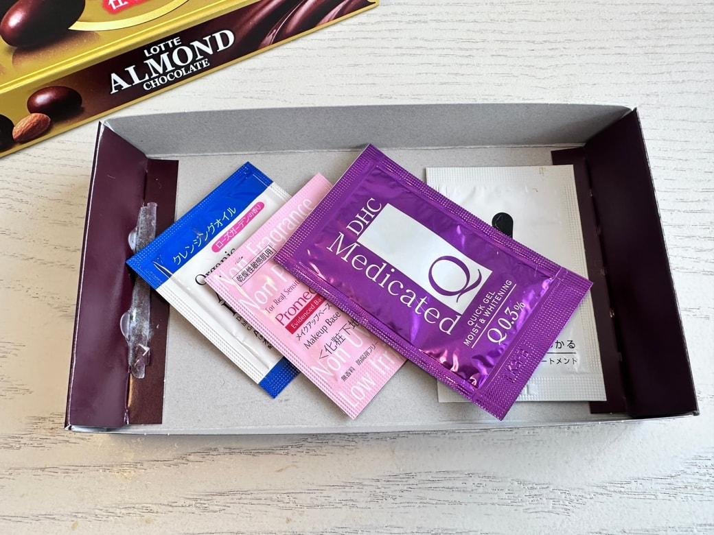 化粧品のサンプルを保管する