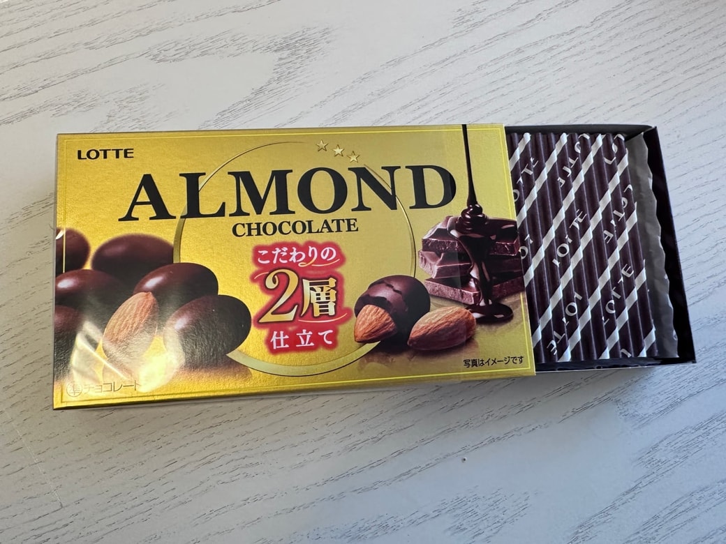 アーモンドチョコの空き箱