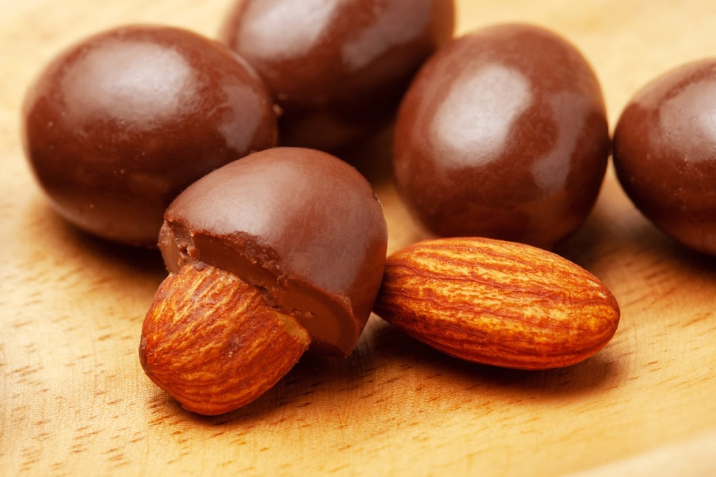 アーモンドチョコ