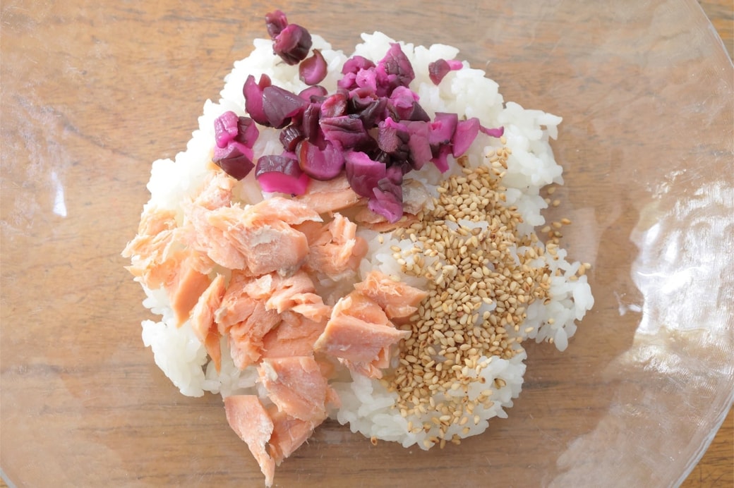 「鮭としば漬けのおにぎり」