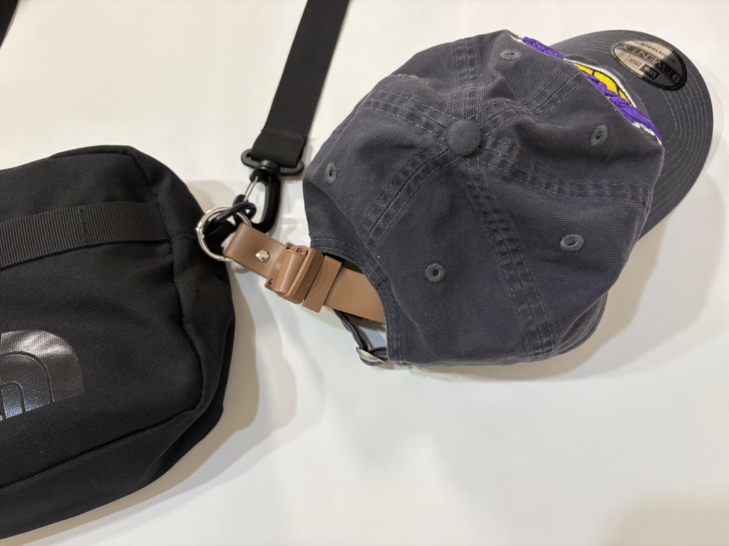 キャップを留める