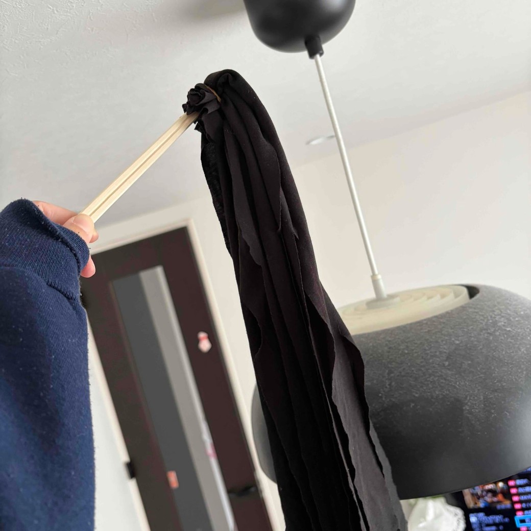 ヒートテックはたきで掃除をしているところ