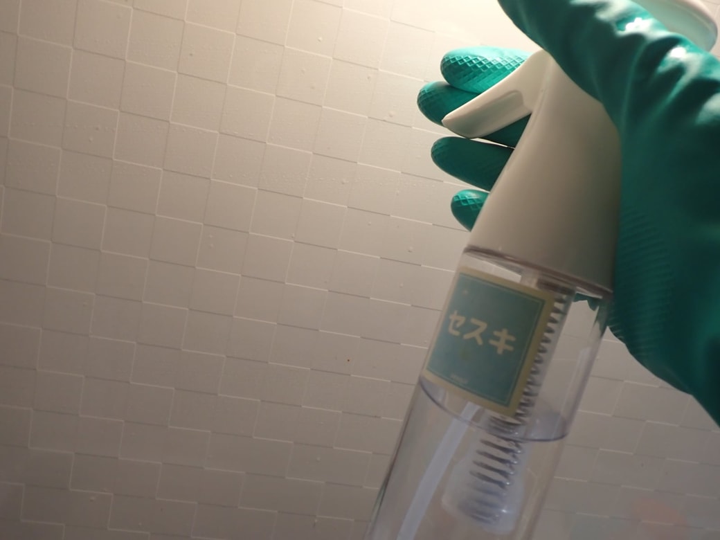 セスキ水をスプレー