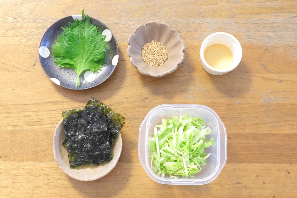 「キャベツと大葉と韓国のりのおにぎり」