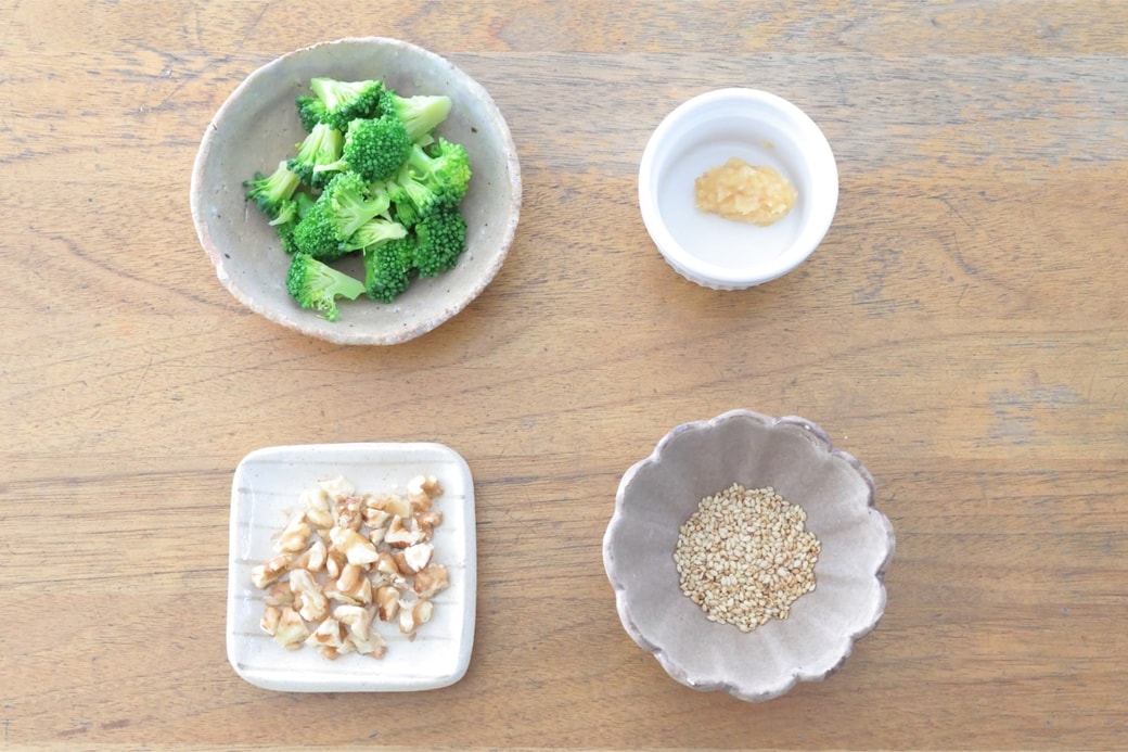 「ブロッコリーとくるみの味噌おにぎり」