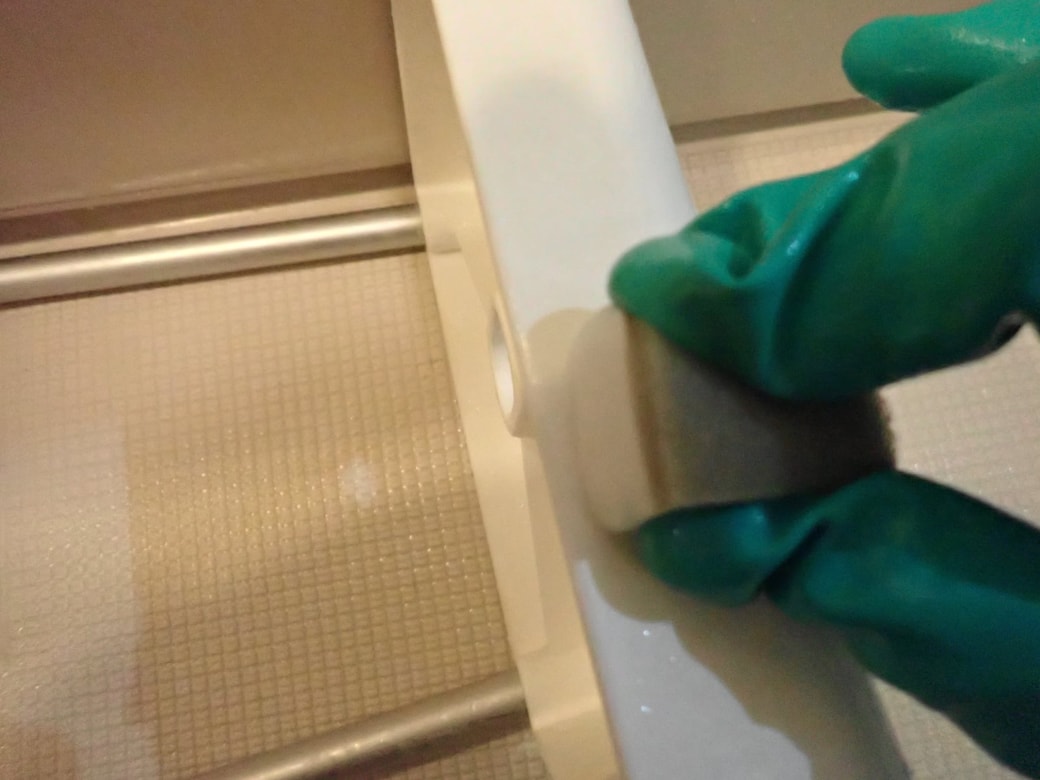 優しく撫でるように