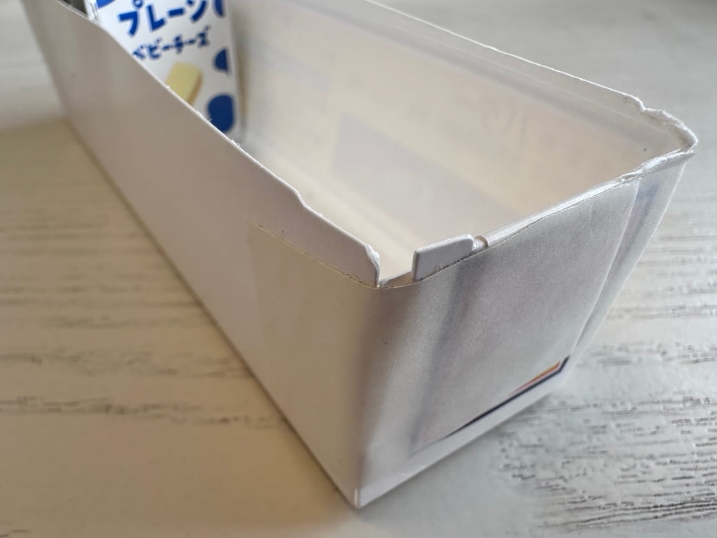 箱の角の部分もセロテープで固定