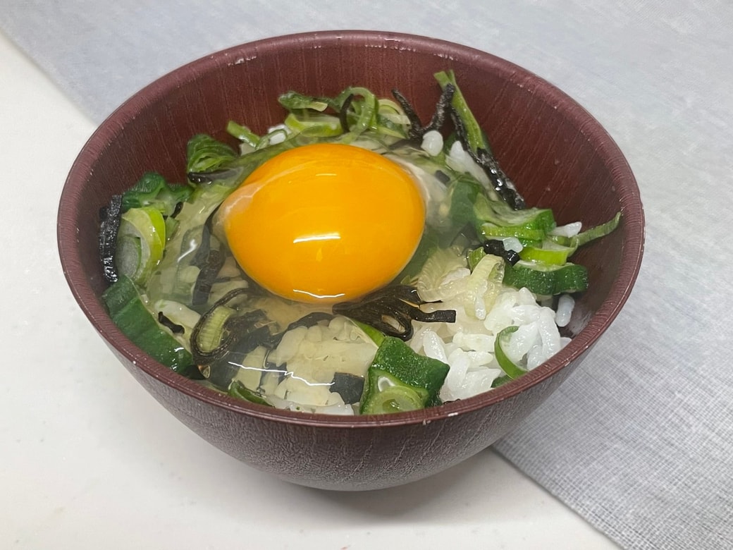 塩オクラ卵かけご飯