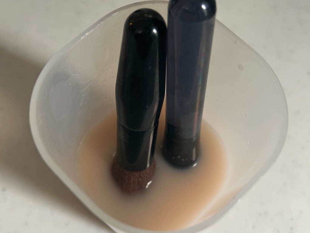 メイクブラシから出た汚れ