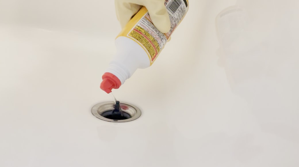 パイプユニッシュPROを注ぐ