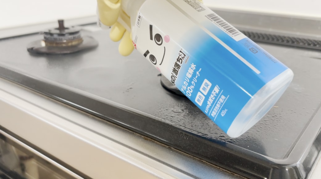 アルカリ電解水を吹きかける